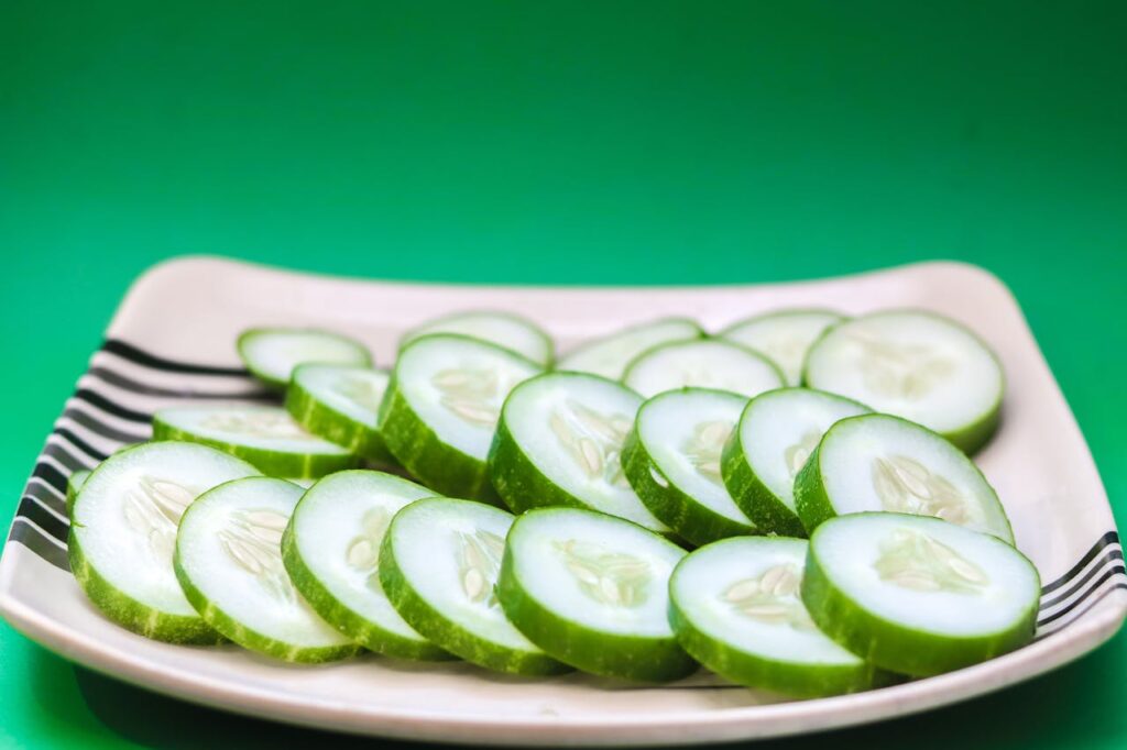¿Cómo aprovechar las propiedades y beneficios del pepino para tu bienestar y belleza?
