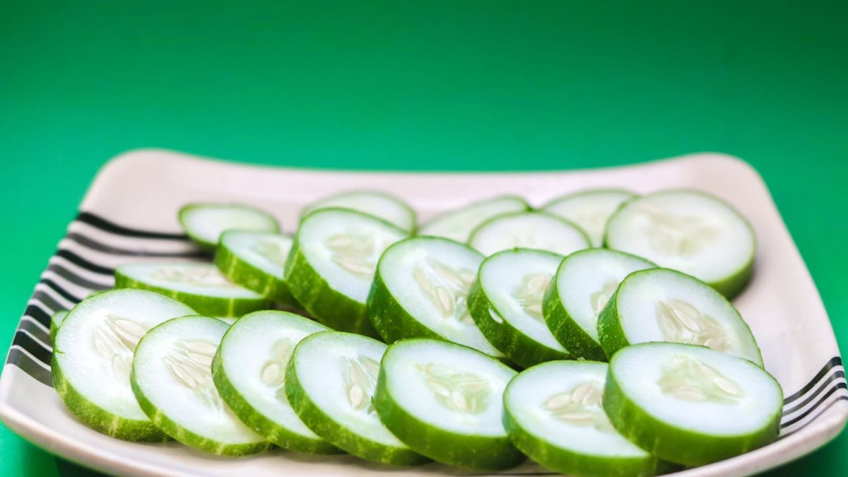 ¿Cómo aprovechar las propiedades y beneficios del pepino para tu bienestar y belleza?